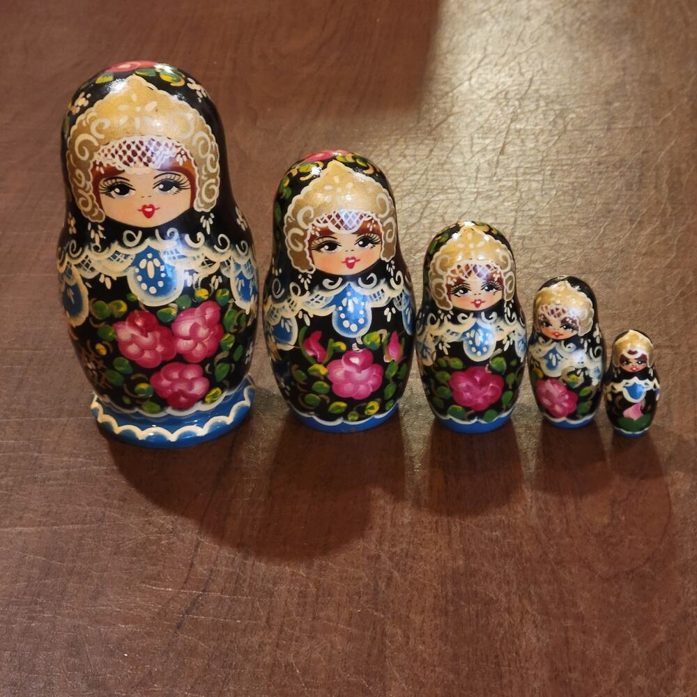 Vintage 1994 Sergiev Posad Russian Matryoshka Nesting Dolls Set of 5 signed